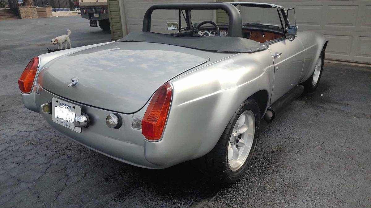 Mgb-convertible-1978-silver-8