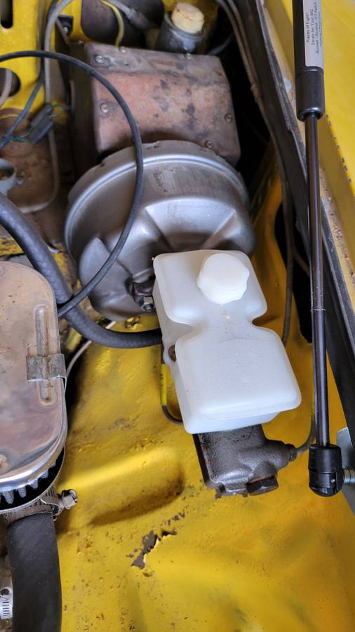 Mgb-convertible-1978-yellow-17