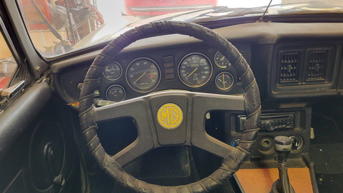 Mgb-convertible-1978-yellow-7