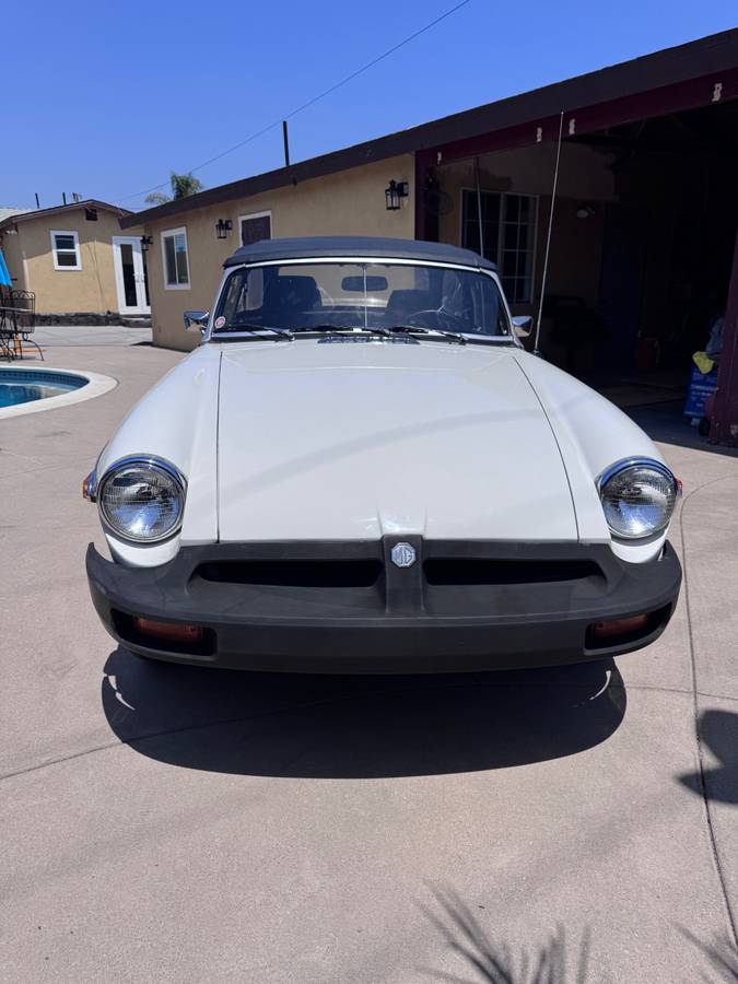 Mgb-convertible-1979-white-11