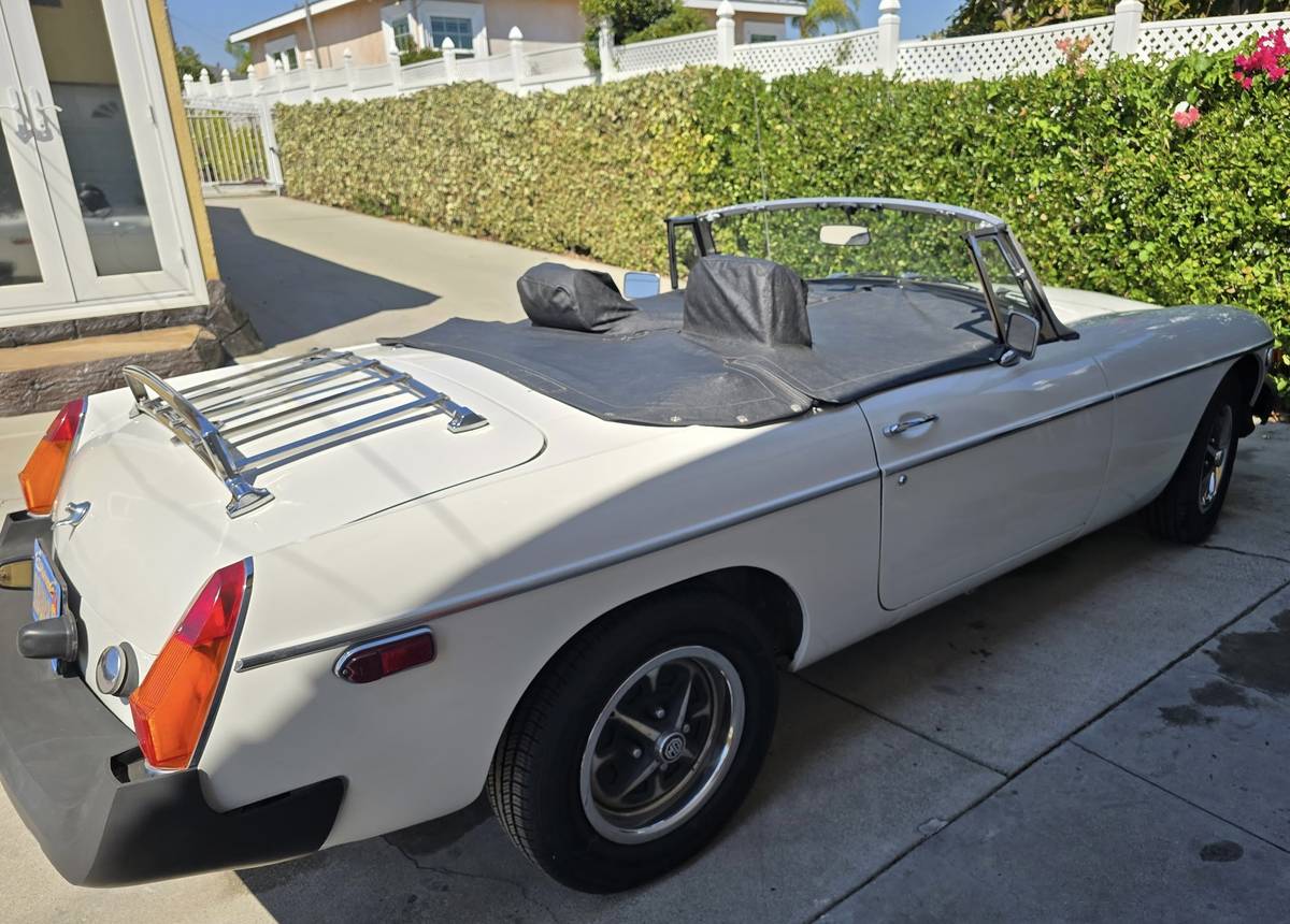 Mgb-convertible-1979-white-4