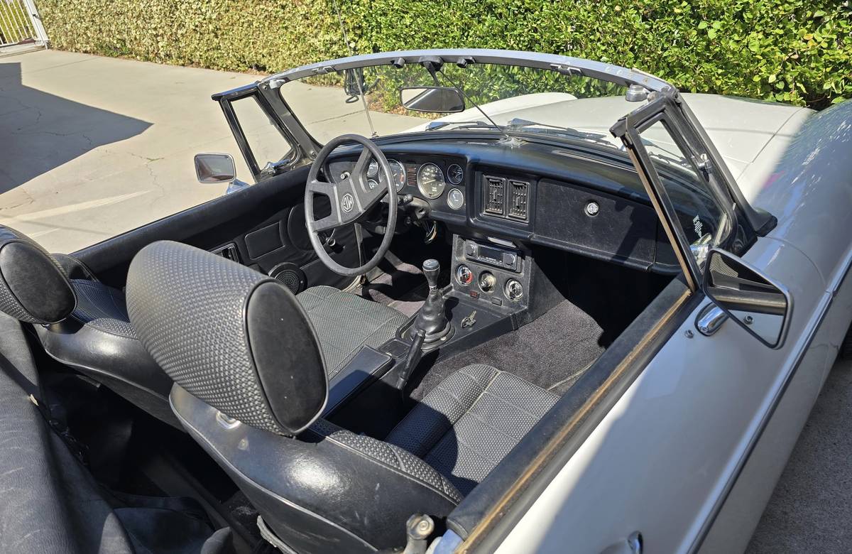 Mgb-convertible-1979-white-5
