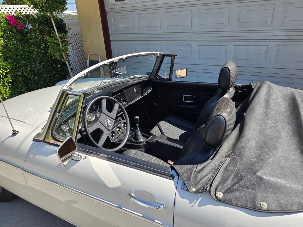 Mgb-convertible-1979-white-7