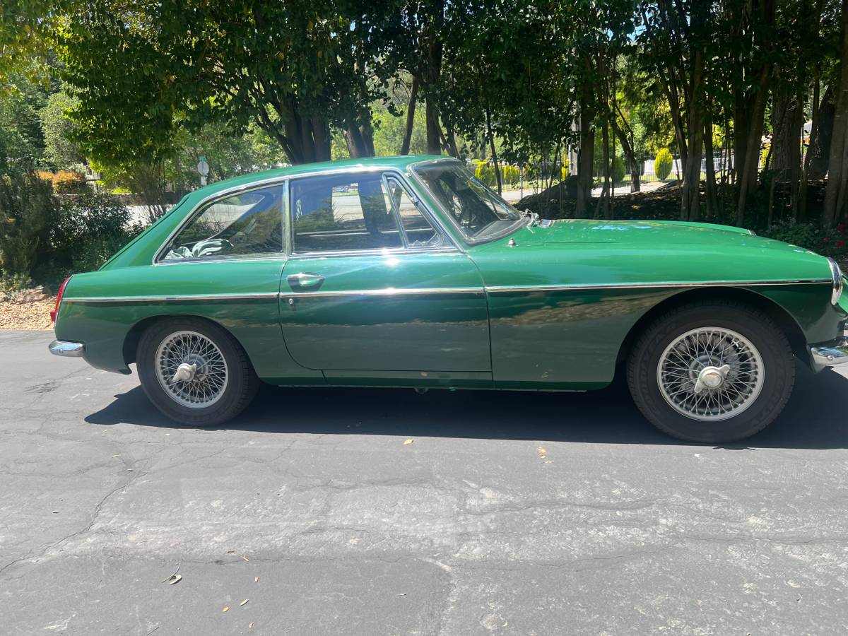 Mgb-gt-1966-green-9