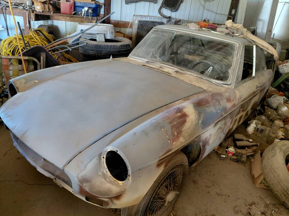 Mgb-mggt-sportscar-1967-4