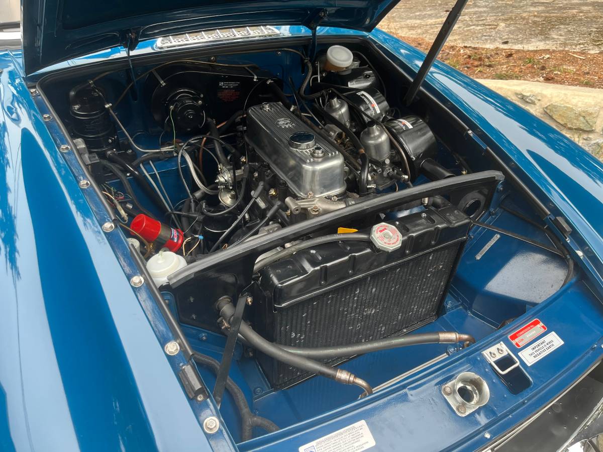 Mgb-roadster-1972-blue-3