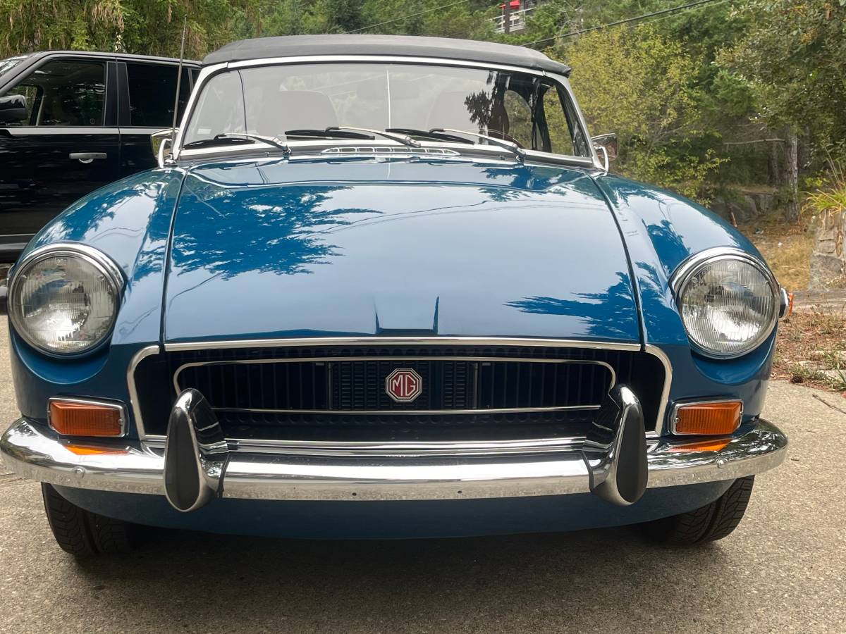 Mgb-roadster-1972-blue-6