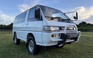 Mitsubishi-Delica-1990-10