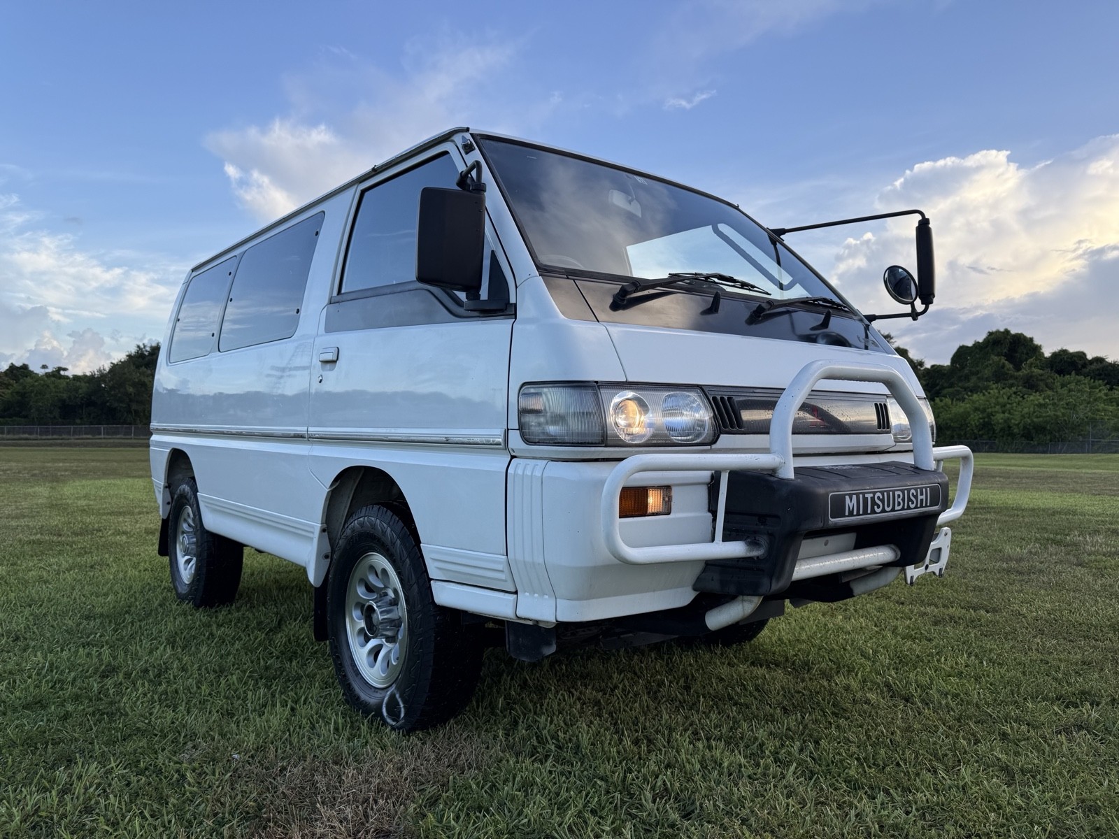 Mitsubishi-Delica-1990-10