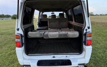 Mitsubishi-Delica-1990-12