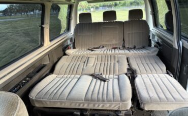 Mitsubishi-Delica-1990-13