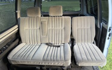 Mitsubishi-Delica-1990-14