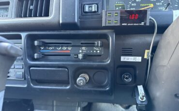 Mitsubishi-Delica-1990-21