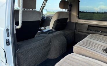 Mitsubishi-Delica-1990-22