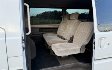 Mitsubishi-Delica-1990-25
