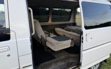 Mitsubishi-Delica-1990-27