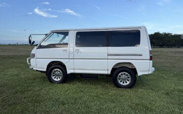 Mitsubishi-Delica-1990-5