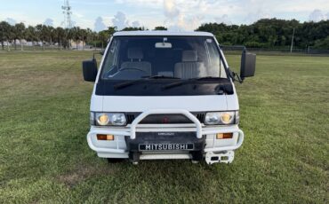 Mitsubishi-Delica-1990-7