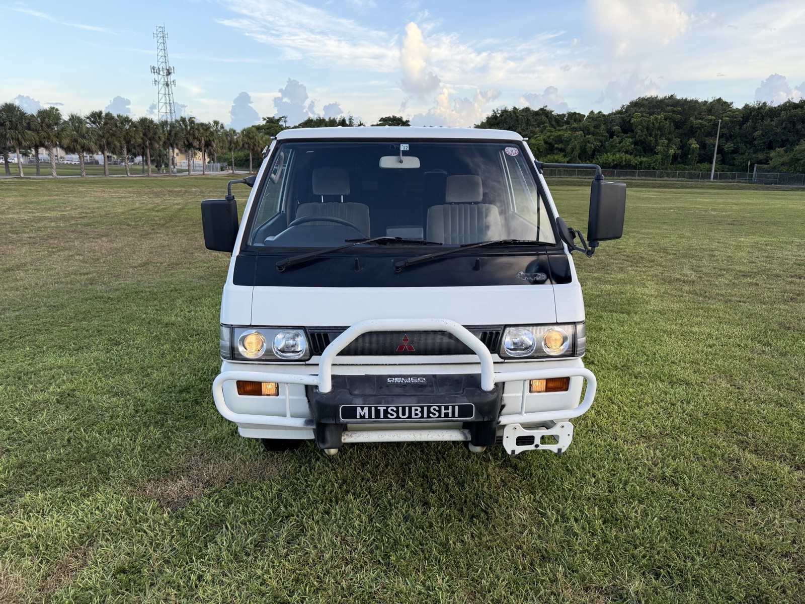 Mitsubishi-Delica-1990-7