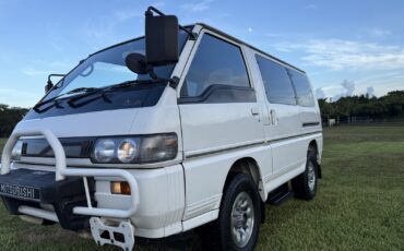 Mitsubishi-Delica-1990-8