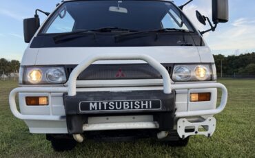 Mitsubishi-Delica-1990-9