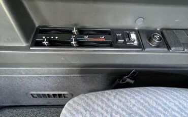 Mitsubishi-Delica-1995-25
