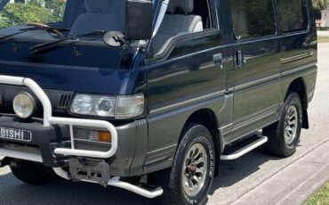 Mitsubishi-Delica-1995-4