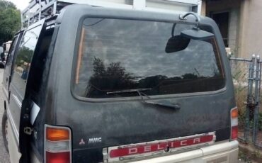Mitsubishi-delica-diesel-1990-1