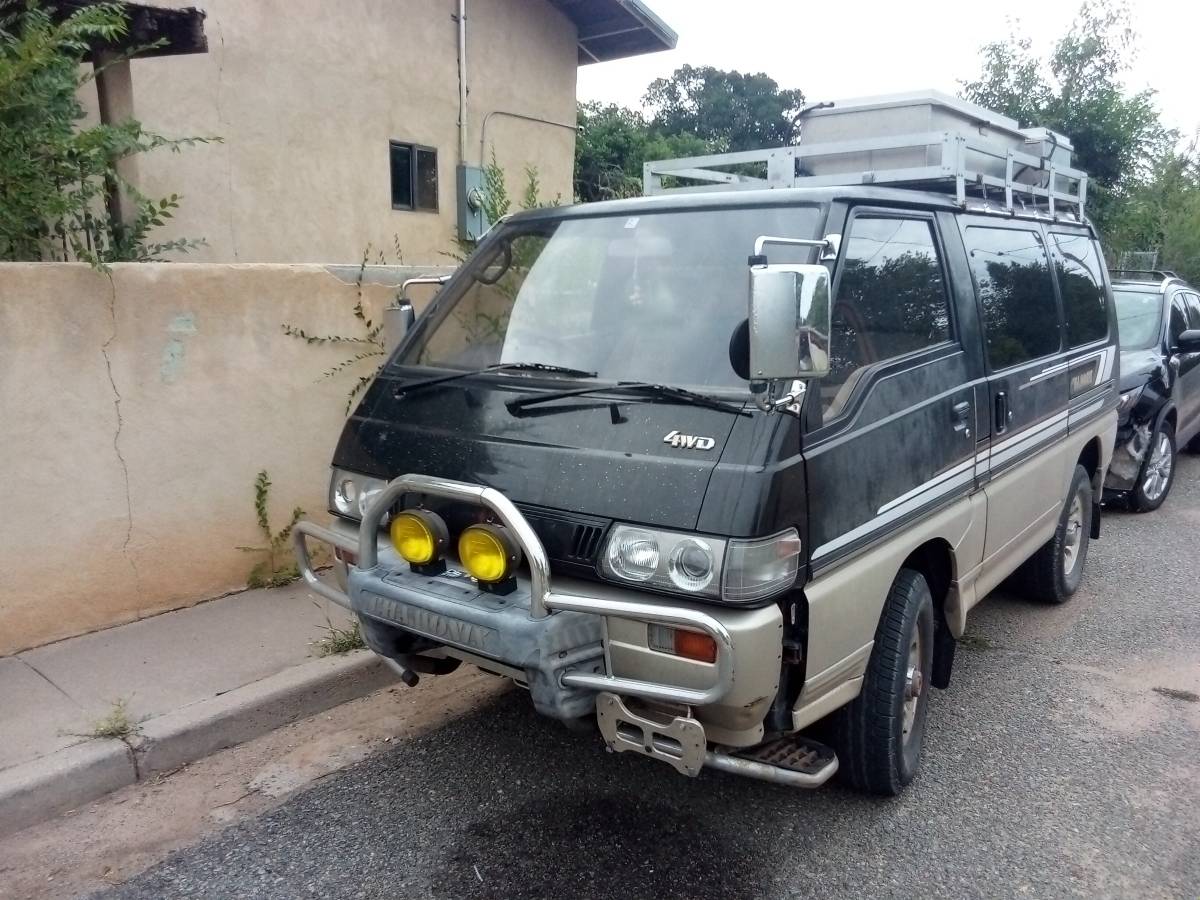 Mitsubishi-delica-diesel-1990