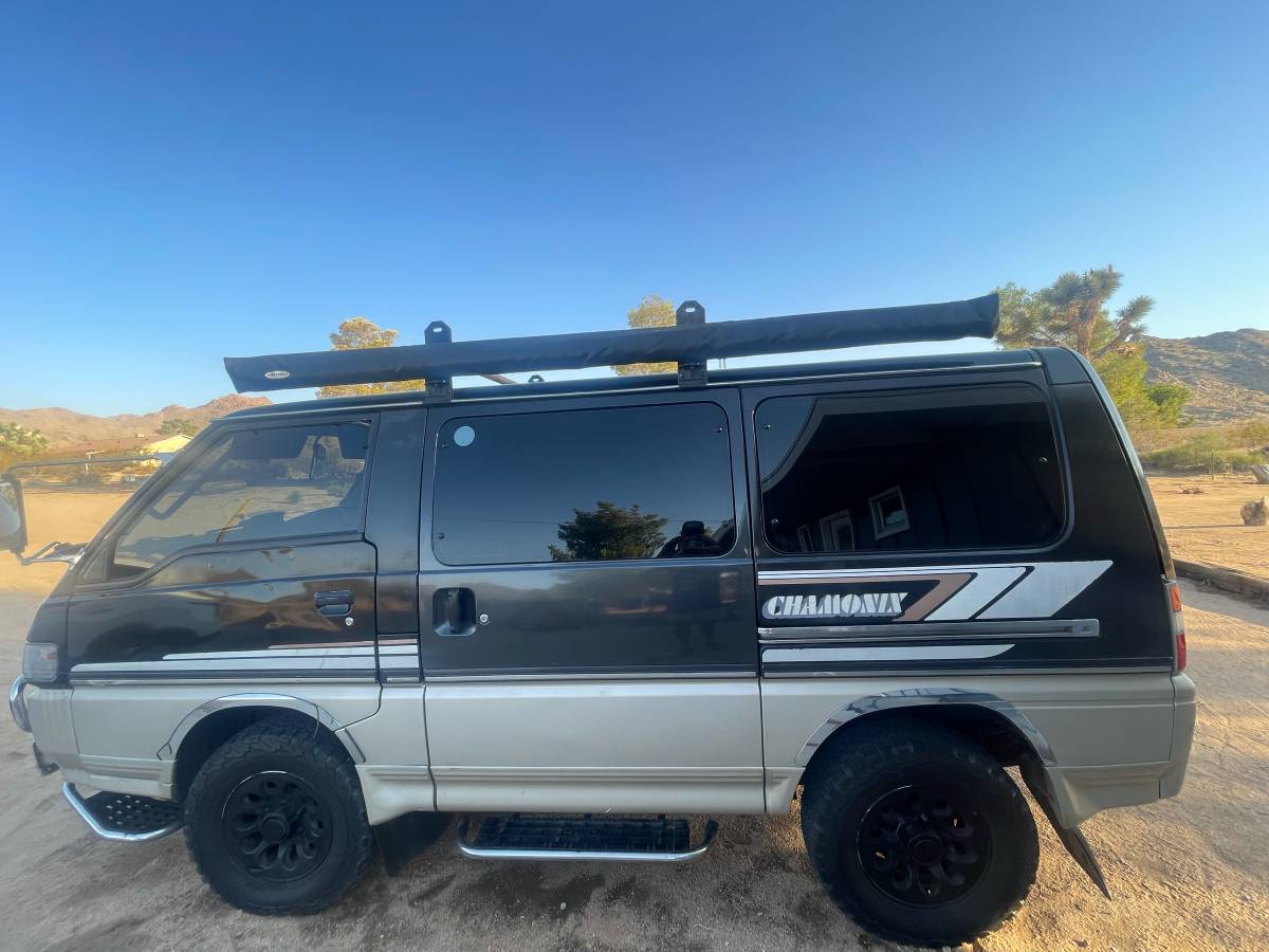 Mitsubishi-delica-diesel-1992-black-1