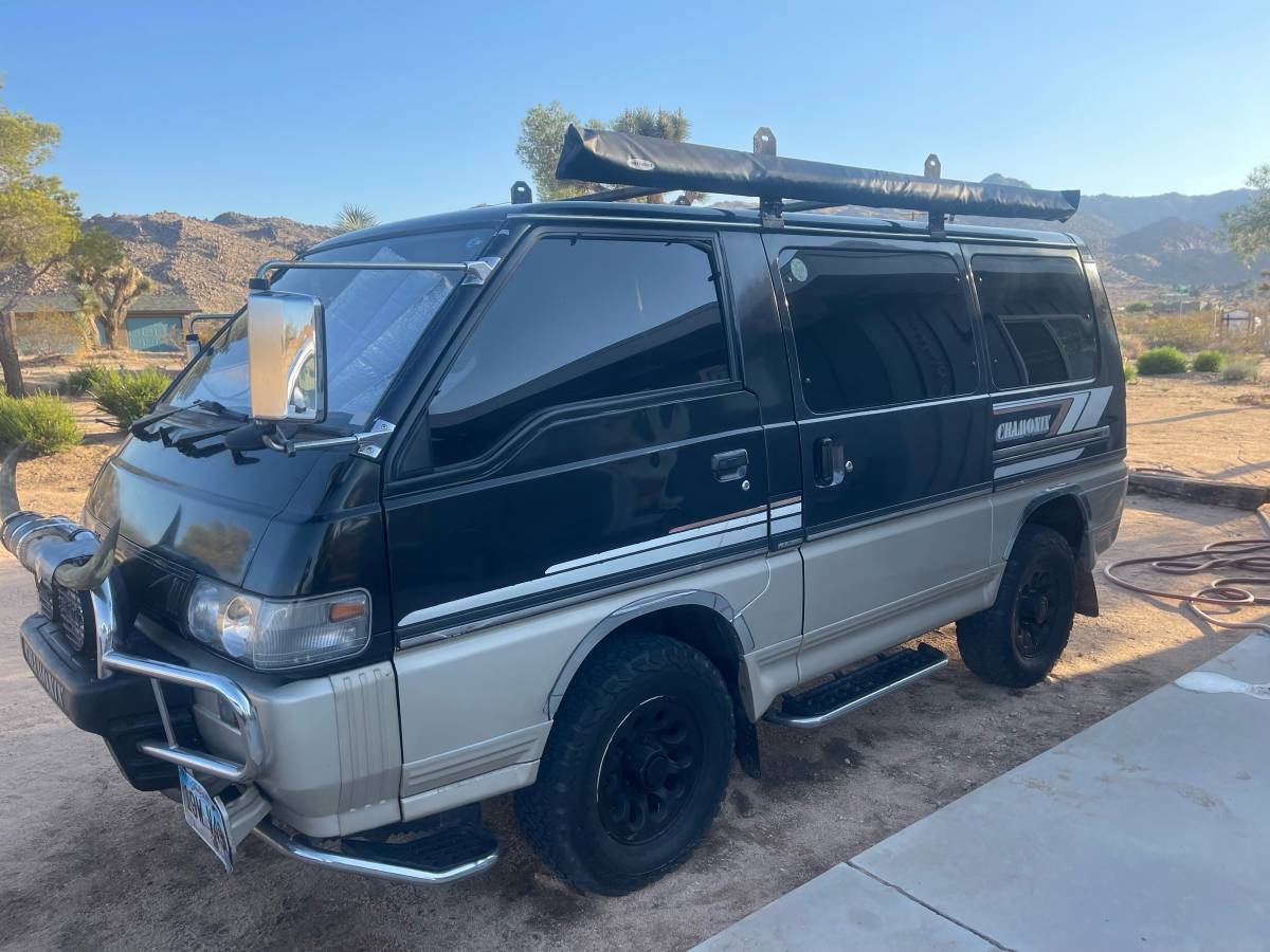 Mitsubishi-delica-diesel-1992-black-10