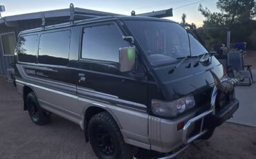Mitsubishi-delica-diesel-1992-black-16