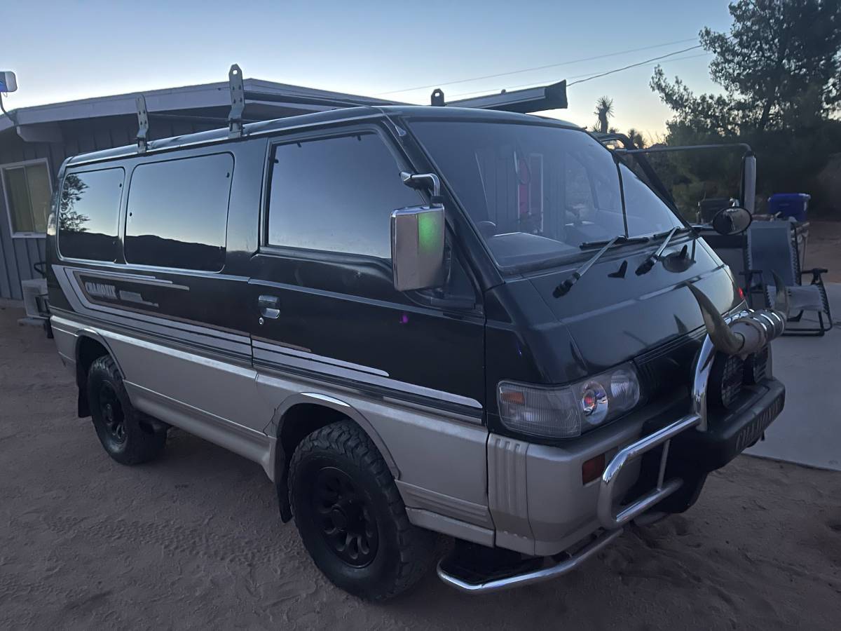 Mitsubishi-delica-diesel-1992-black-16