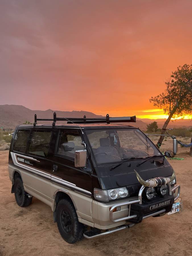 Mitsubishi-delica-diesel-1992-black-18