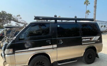 Mitsubishi-delica-diesel-1992-black-27