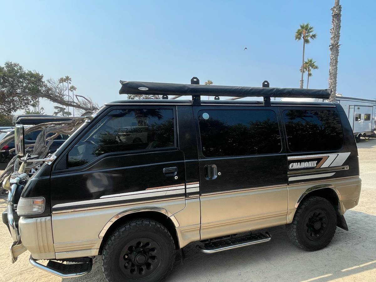 Mitsubishi-delica-diesel-1992-black-27