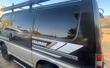 Mitsubishi-delica-diesel-1992-black-3