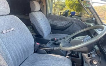 Mitsubishi-delica-diesel-1992-black-9
