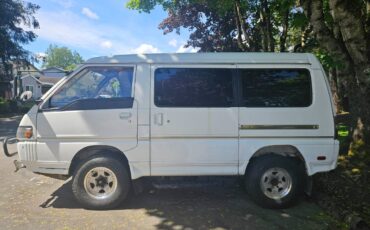 Mitsubishi-delica-diesel-1994-white-1