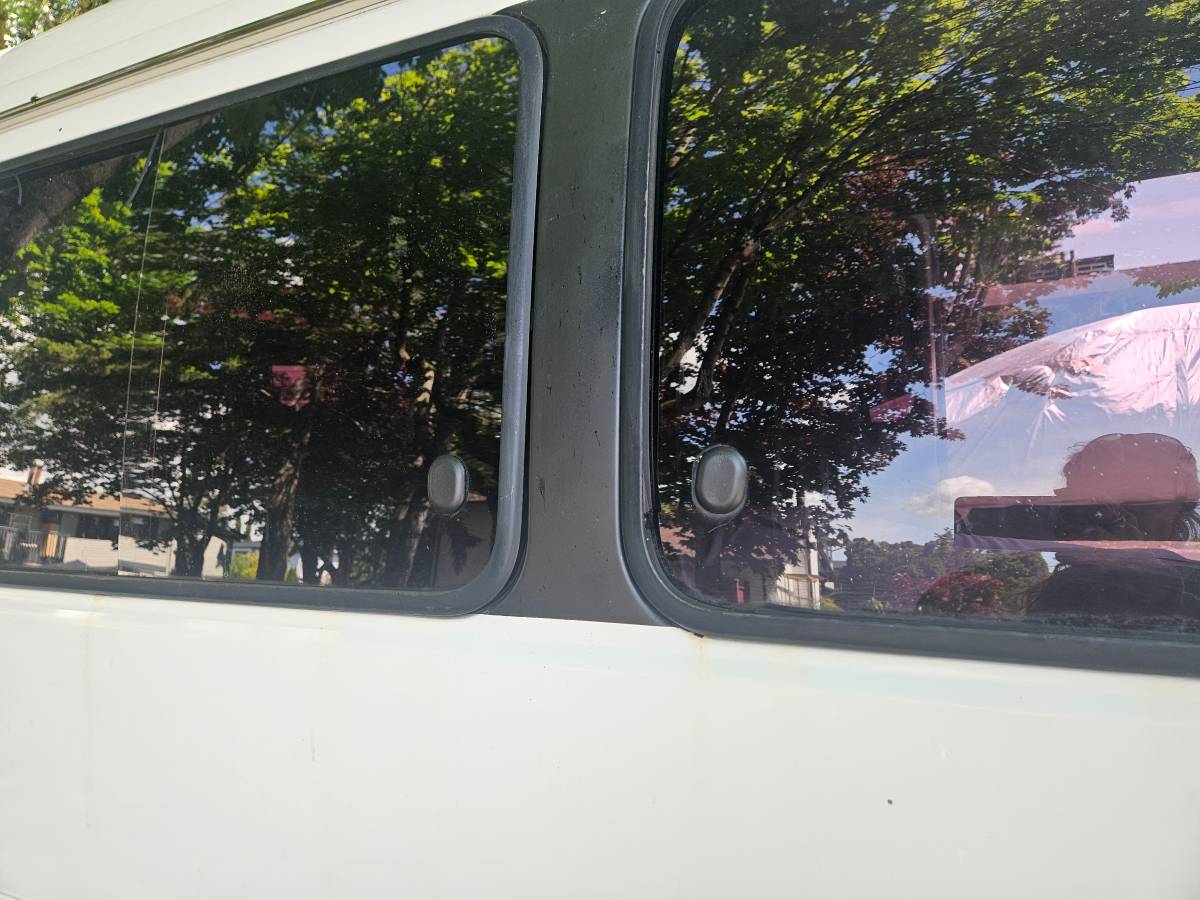 Mitsubishi-delica-diesel-1994-white-10