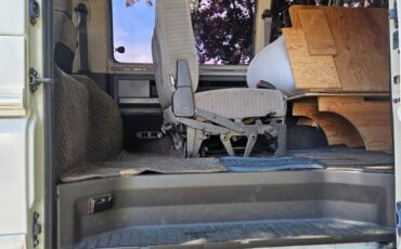 Mitsubishi-delica-diesel-1994-white-11