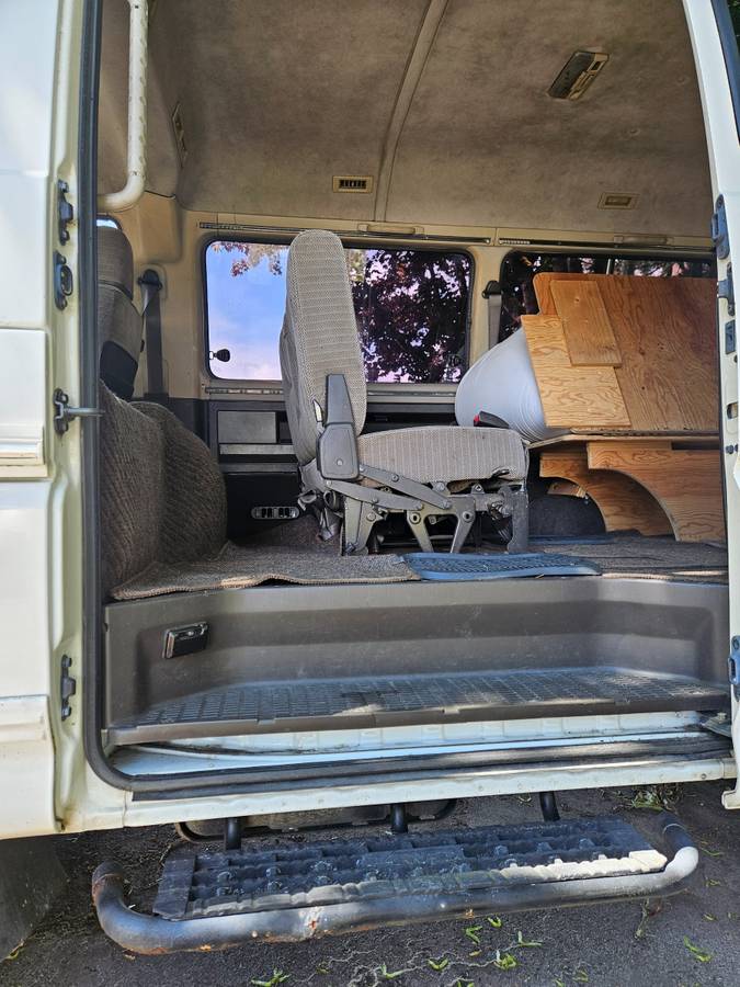 Mitsubishi-delica-diesel-1994-white-11