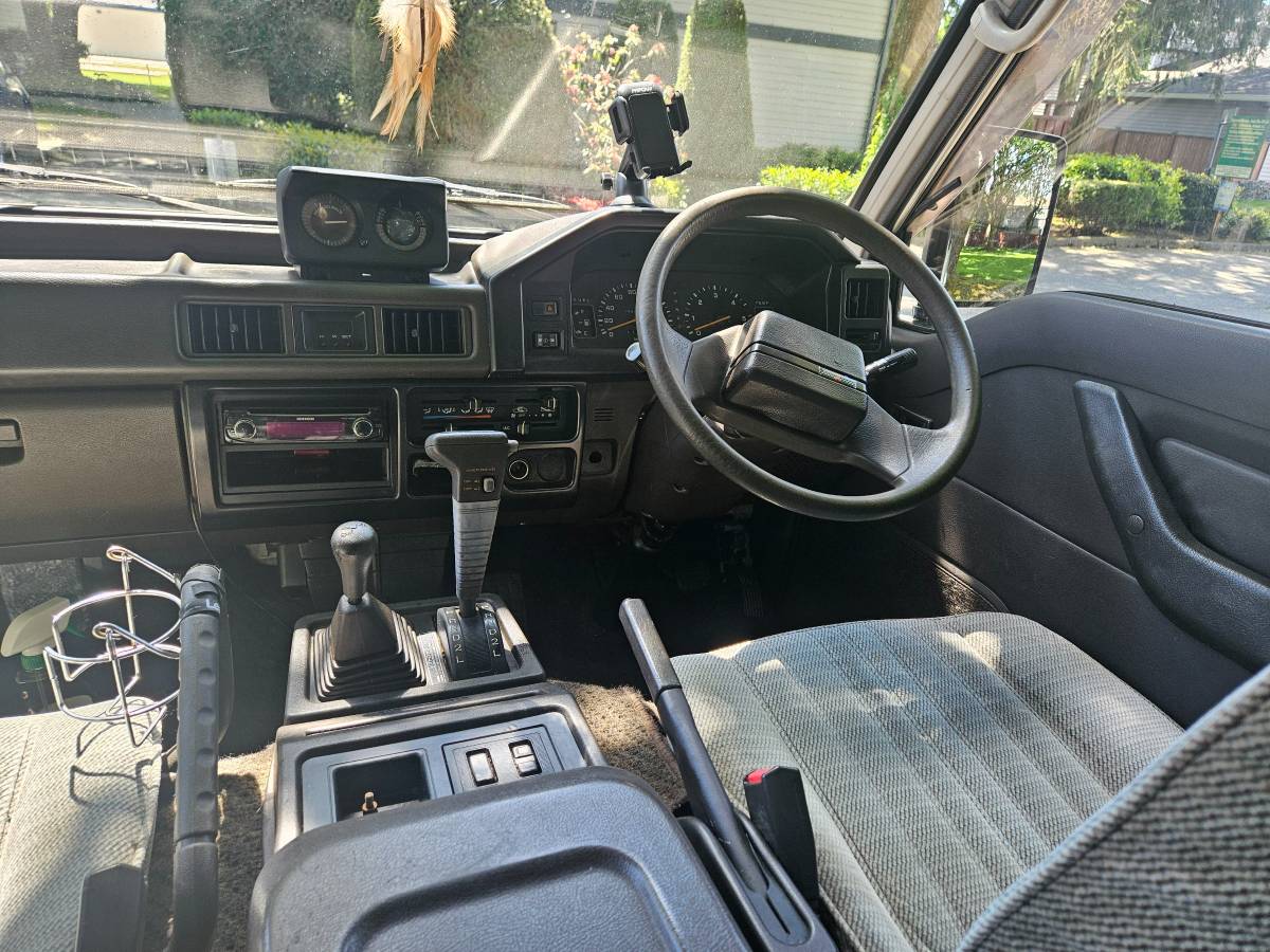 Mitsubishi-delica-diesel-1994-white-3