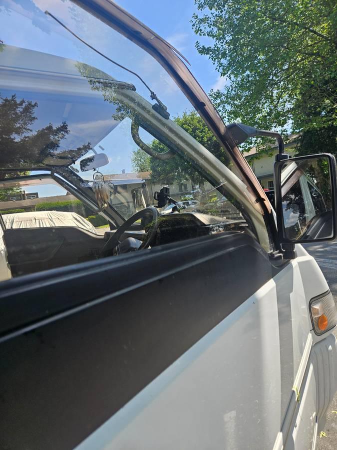Mitsubishi-delica-diesel-1994-white-4