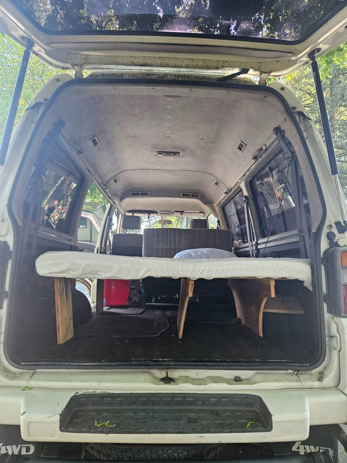 Mitsubishi-delica-diesel-1994-white-7