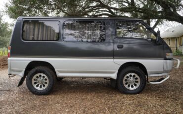 Mitsubishi-delica-l300-1991-grey-10