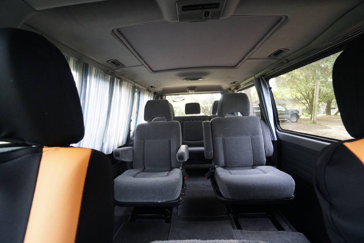 Mitsubishi-delica-l300-1991-grey-3