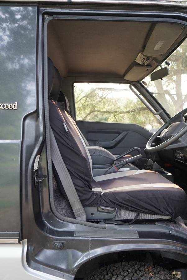 Mitsubishi-delica-l300-1991-grey-4