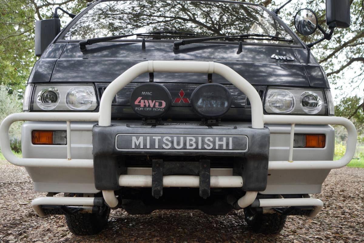 Mitsubishi-delica-l300-1991-grey-6