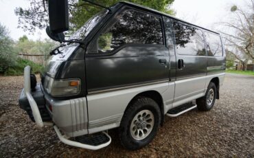 Mitsubishi-delica-l300-1991-grey-7